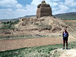 27 Chinas Great Wall as it stretches westward to the Desert 800
