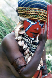 63 Painting her face with red ohcre for a Sing Sing 800