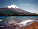22 lake villarica with volcano villarica behind