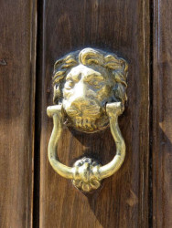 knocker